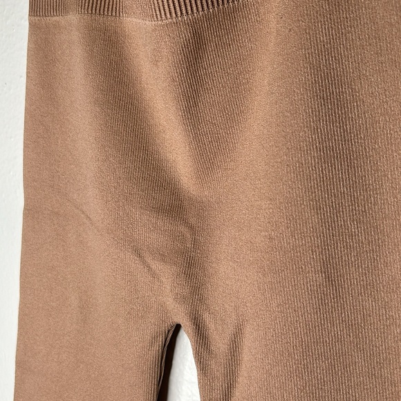 2 piece SET Ribbed tan seamless cami and bike shorts - Picture 6 of 6
